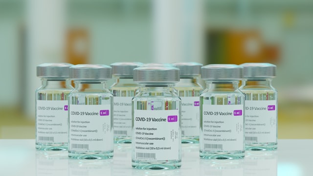 Sieben Dosen eines Covid-19-Impfstoffes