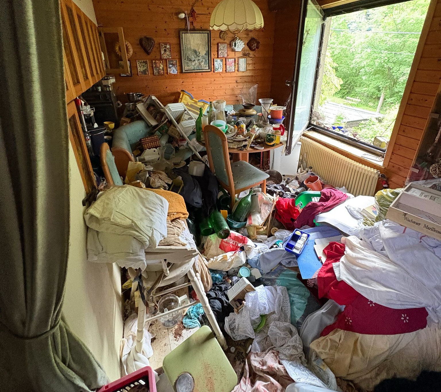 Vermülltes Zimmer