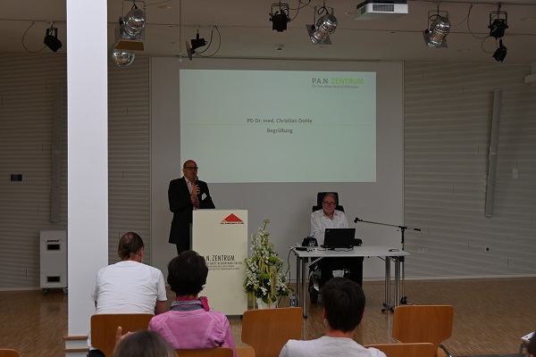 Dr. med Christian Dohle beim Vortrag bei der Fürst Donnersmarck-Stiftung